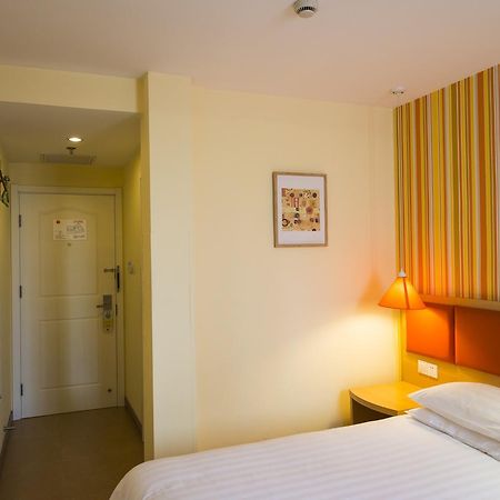 Home Inn Shanghai Xujiahui Road Mengzi Road Extérieur photo