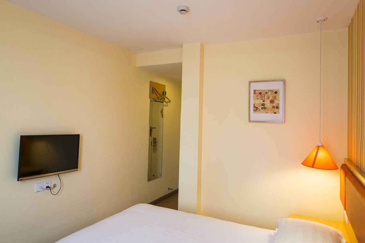 Home Inn Shanghai Xujiahui Road Mengzi Road Extérieur photo